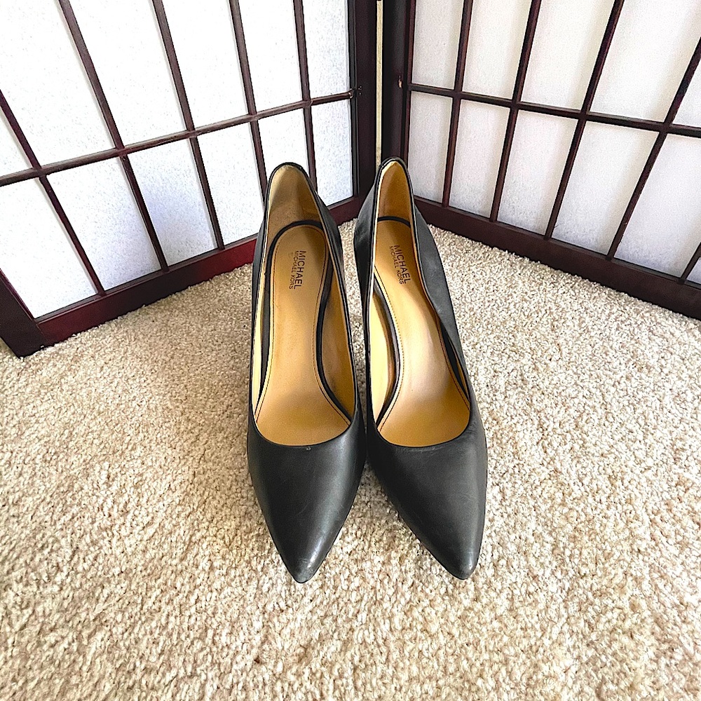 Black leather heels MK